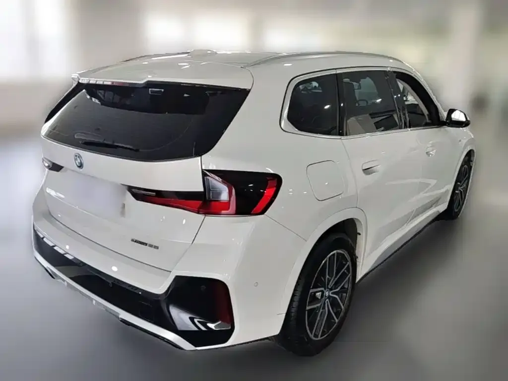 BMW iX1 — фото 3