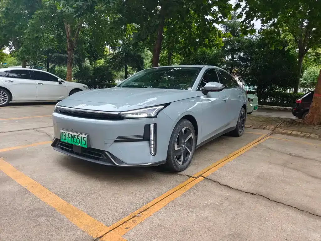 Geely Galaxy L6 — фото 1