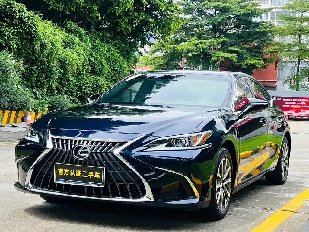 Lexus ES — фото 1