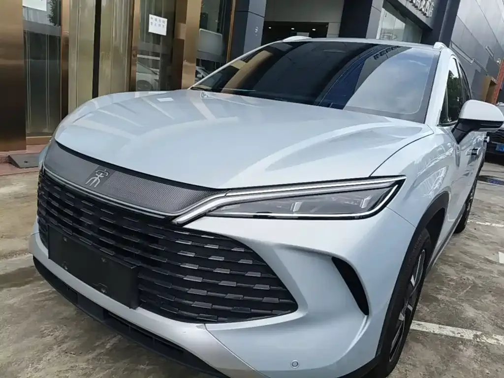 BYD L DM-i — фото 1