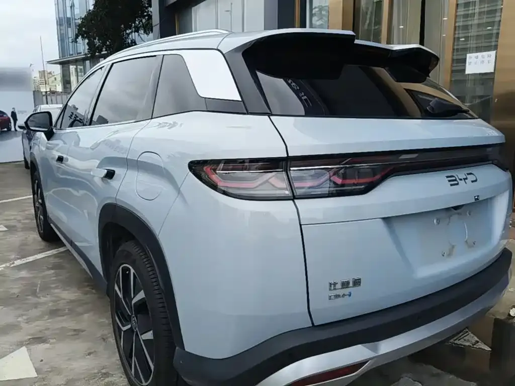 BYD L DM-i — фото 9