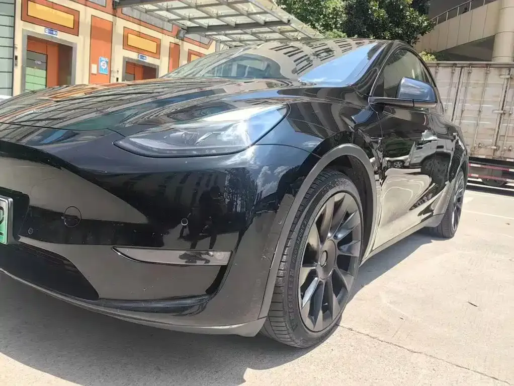 Tesla Model Y — фото 8