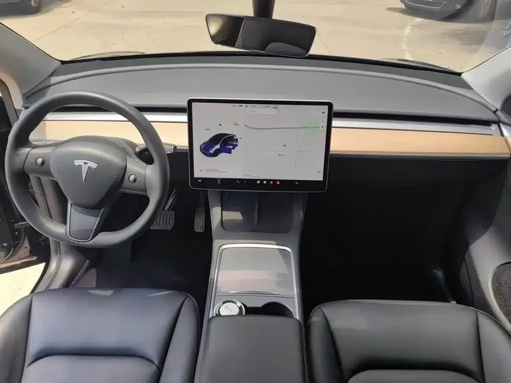 Tesla Model Y — фото 9