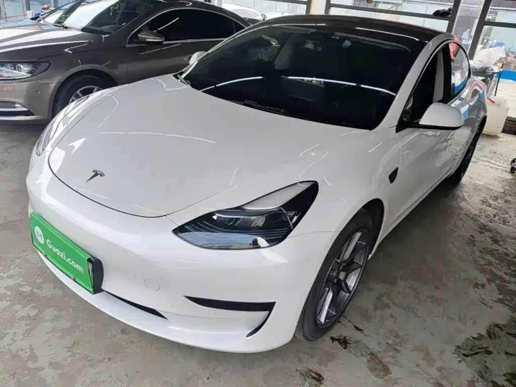 Tesla Model 3 — фото 1