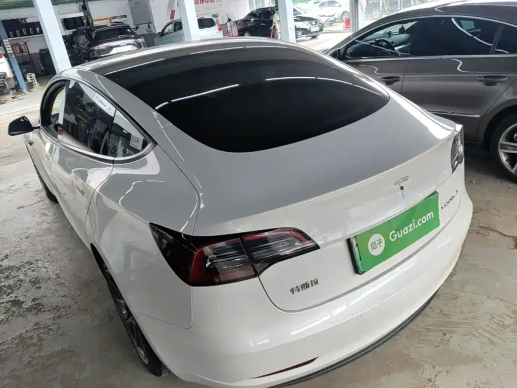 Tesla Model 3 — фото 9