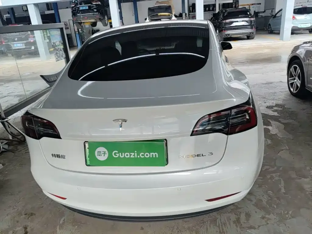Tesla Model 3 — фото 4