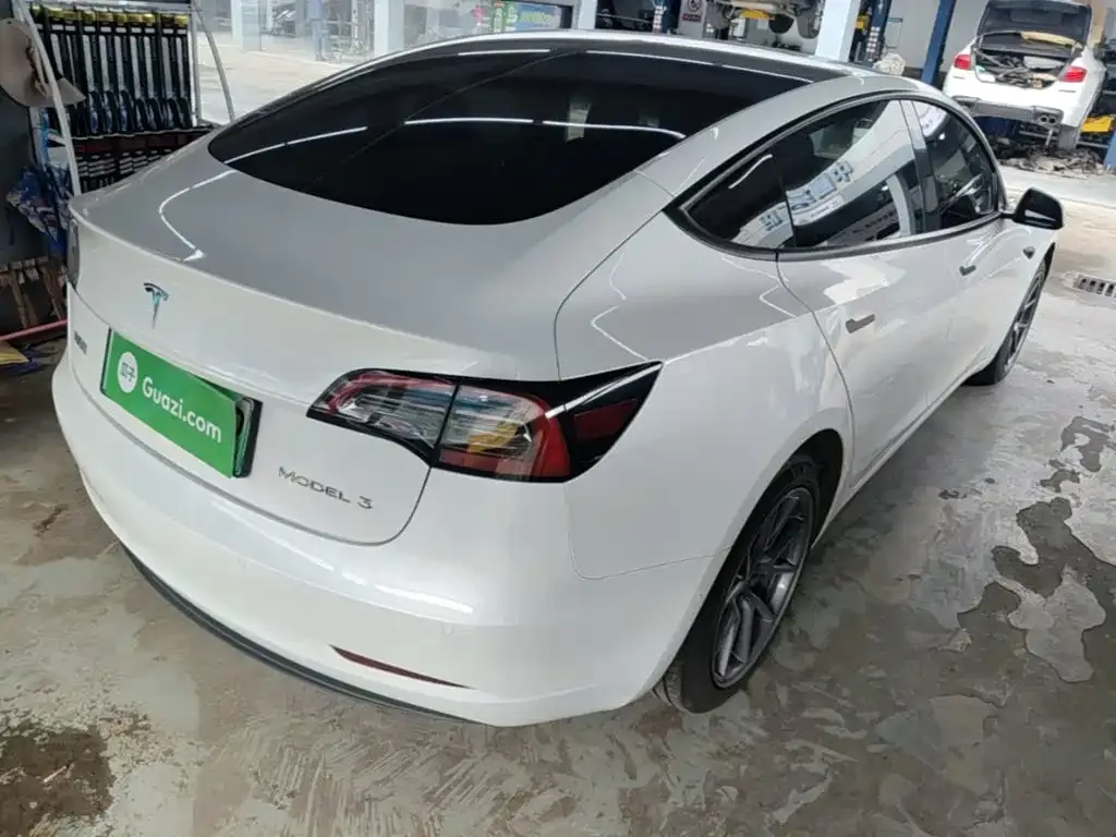 Tesla Model 3 — фото 3