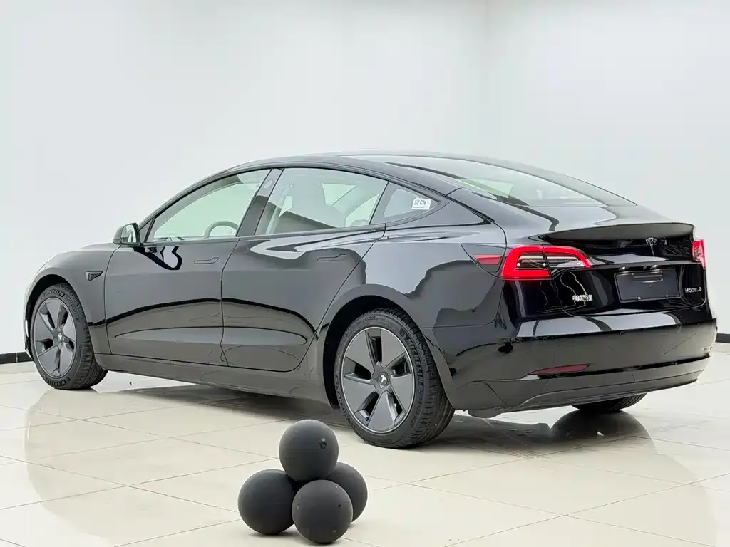 Tesla Model 3 — фото 3