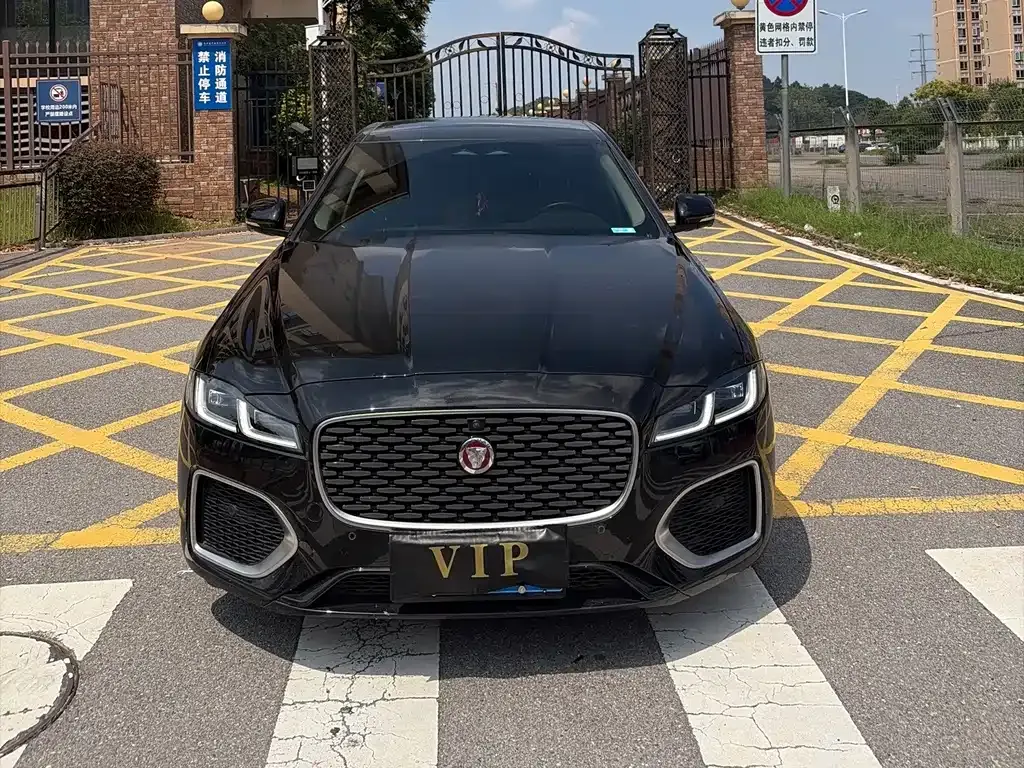 Jaguar XFL — фото 1