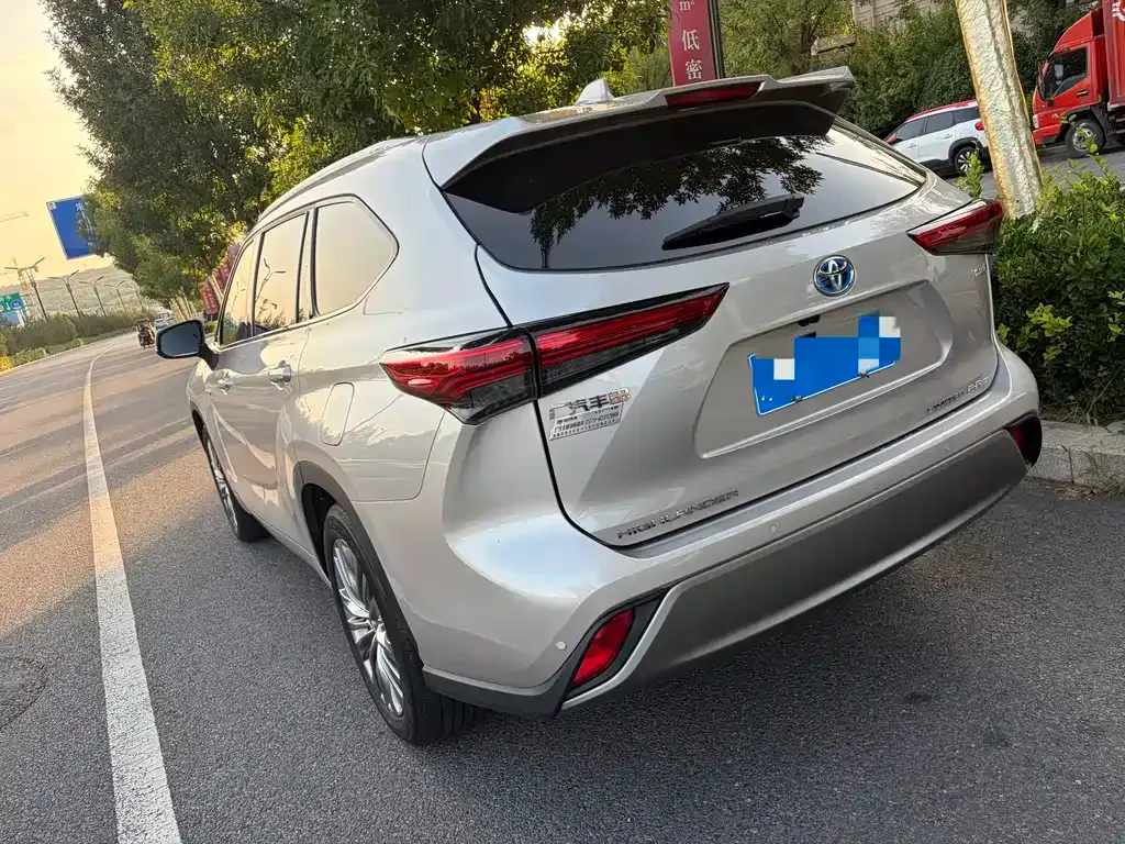 Toyota Highlander — фото 10