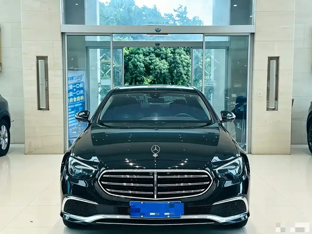 Mercedes-Benz E-Class — фото 2
