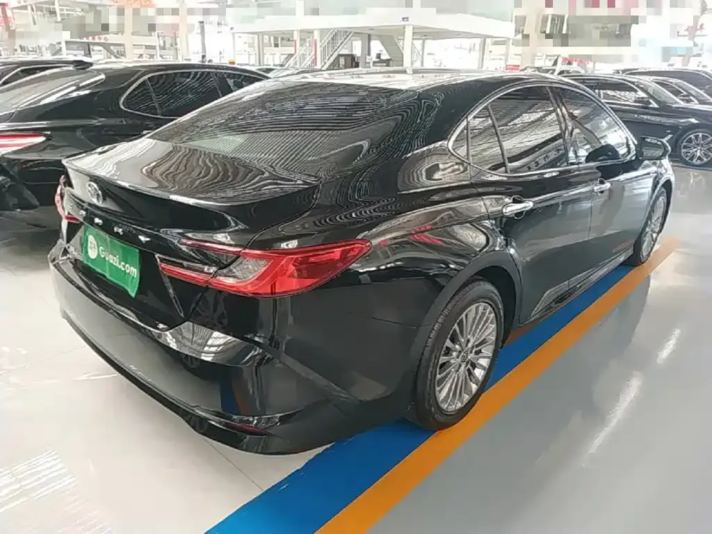 Toyota Camry — фото 5