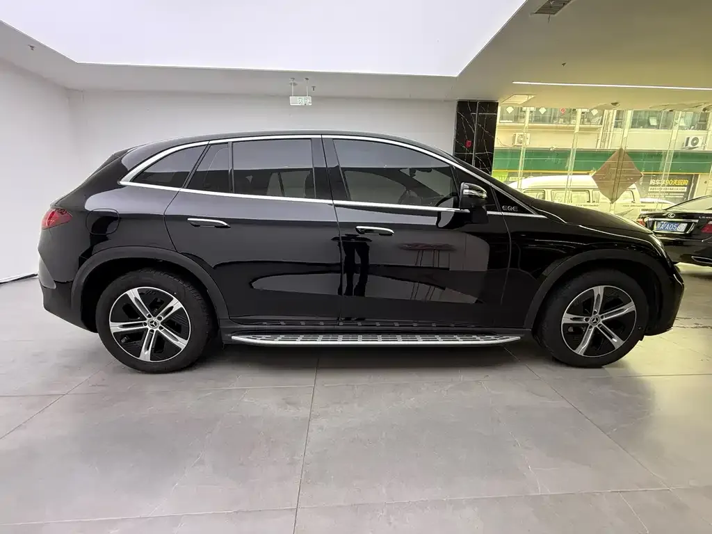 Mercedes-Benz EQE SUV — фото 7