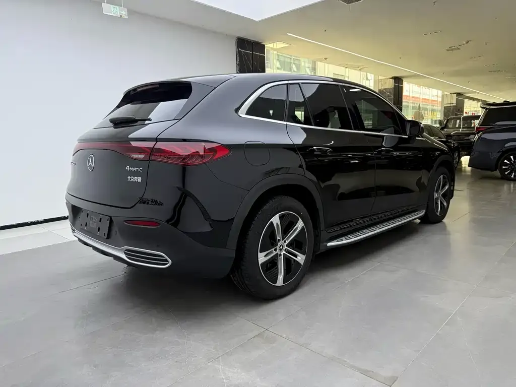 Mercedes-Benz EQE SUV — фото 3
