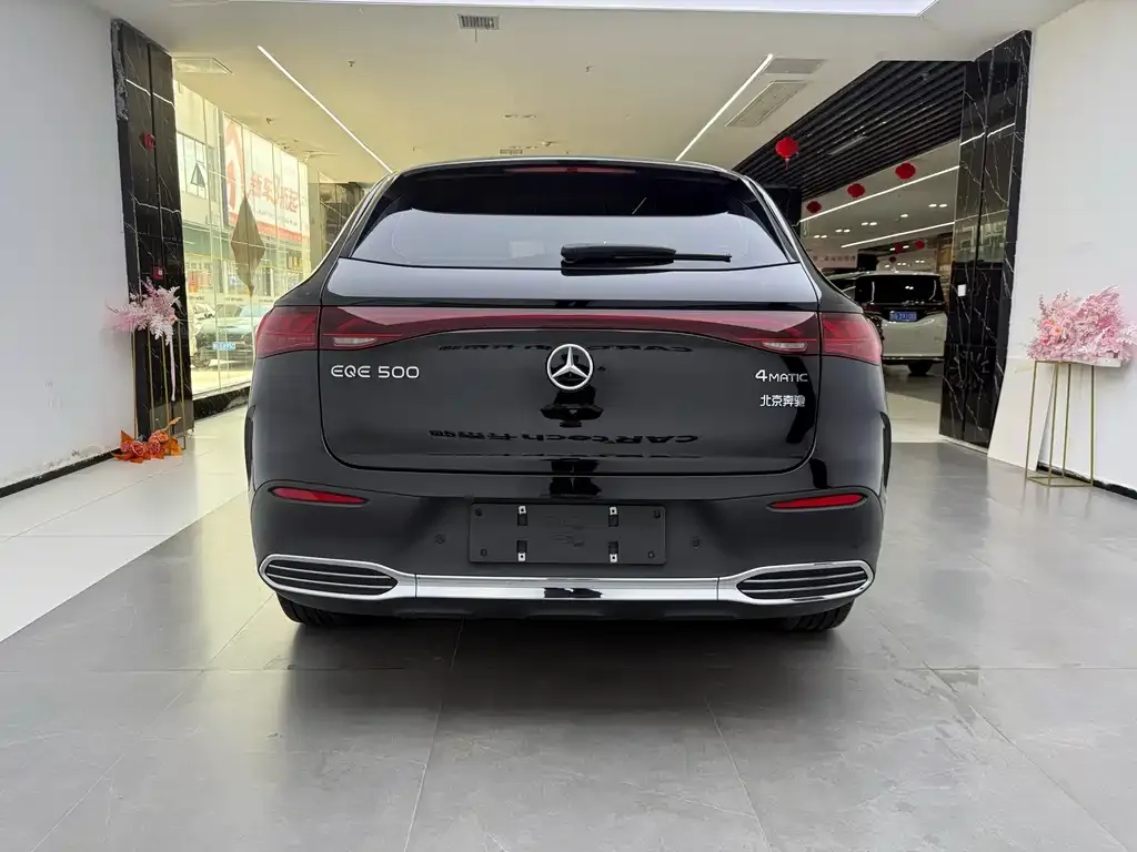 Mercedes-Benz EQE SUV — фото 6