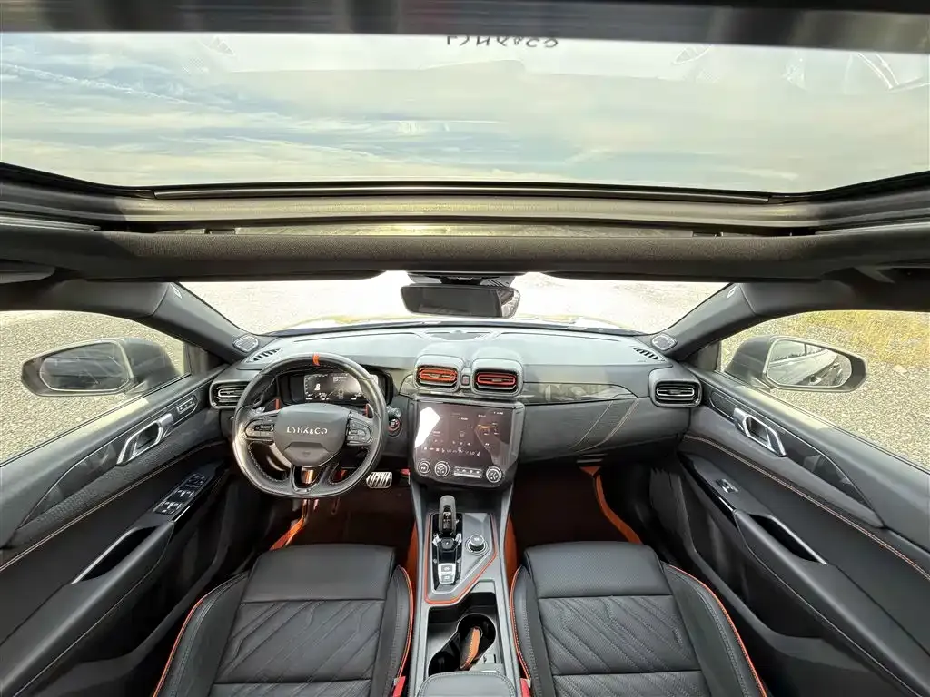 Lynk & Co 02 Hatchback — фото 4