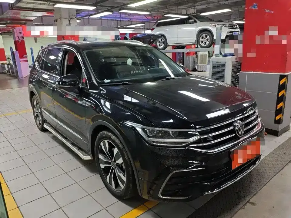 Volkswagen Tiguan L — фото 1