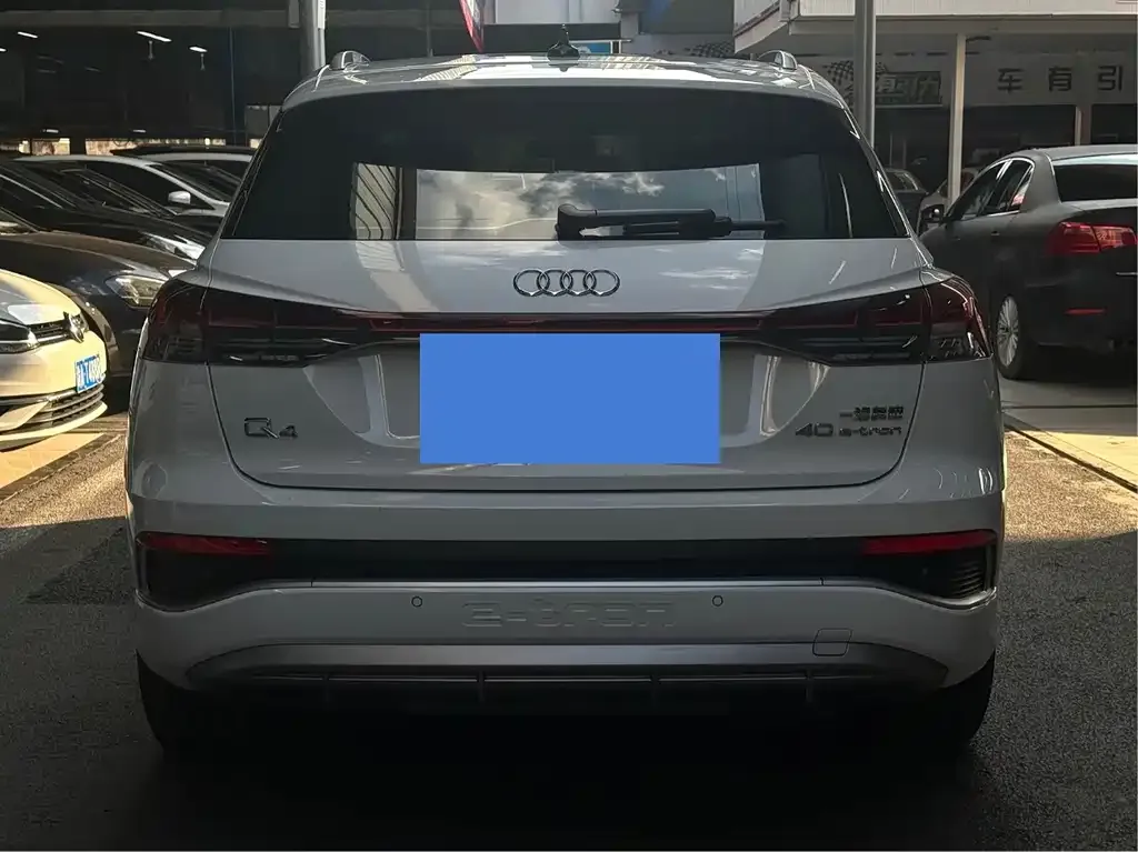 Audi Q4 e-tron — фото 4