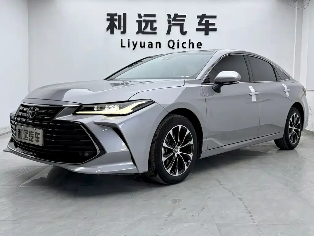 Toyota Avalon — фото 1