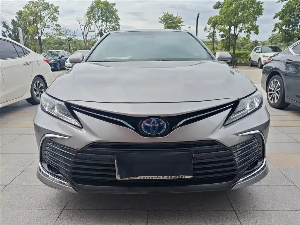 Toyota Camry — фото 4