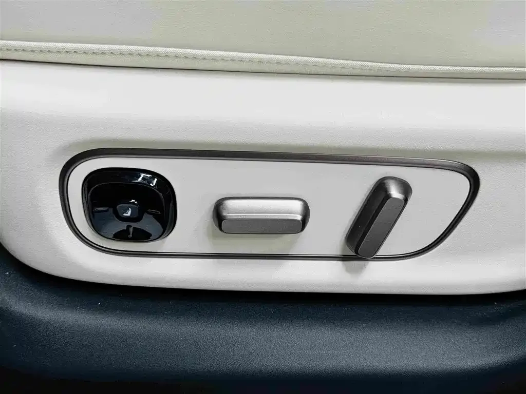 Li Auto Li i6 — фото 3