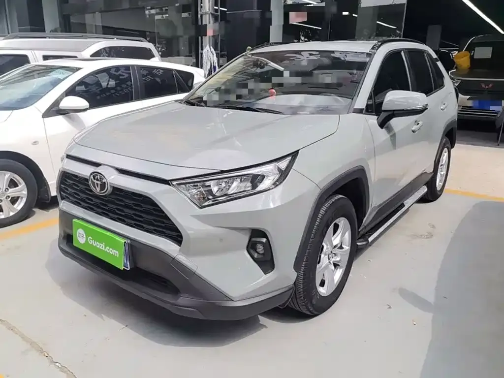 Toyota RAV4 — фото 1