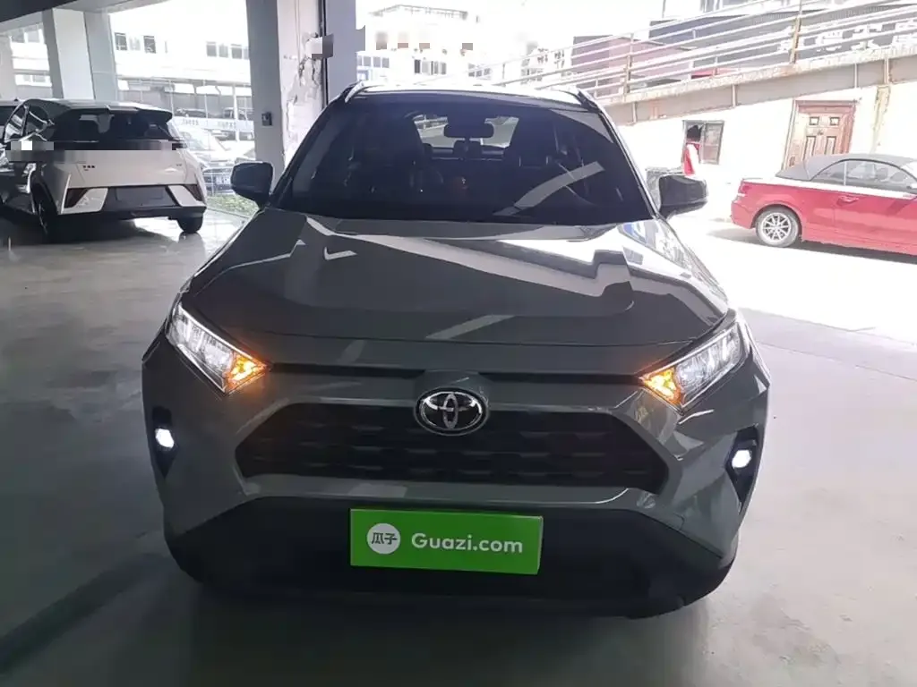 Toyota RAV4 — фото 5