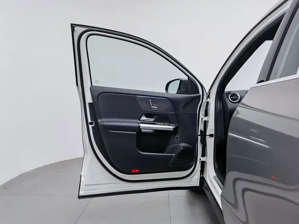 Mercedes-Benz EQA — фото 10