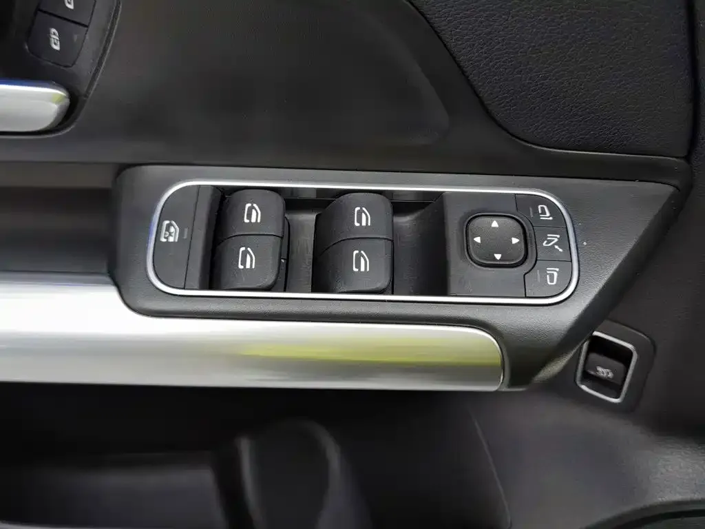 Mercedes-Benz EQA — фото 6