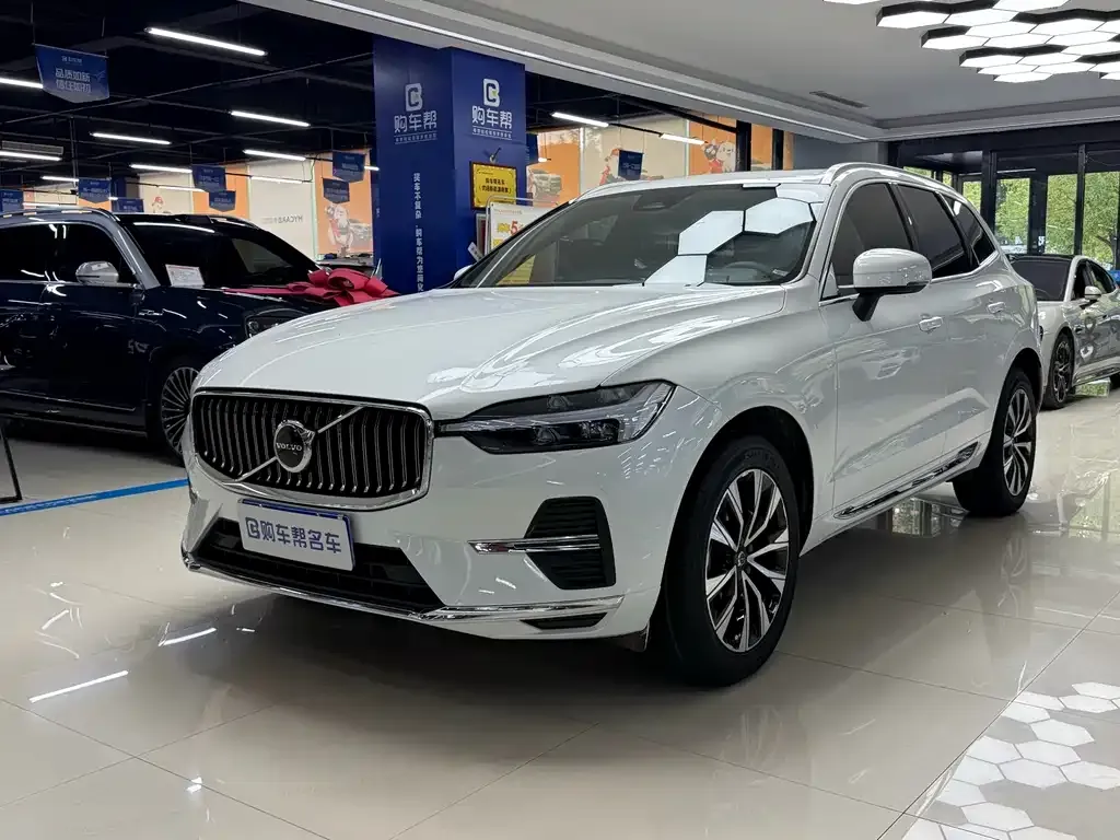 Volvo XC60 — фото 1