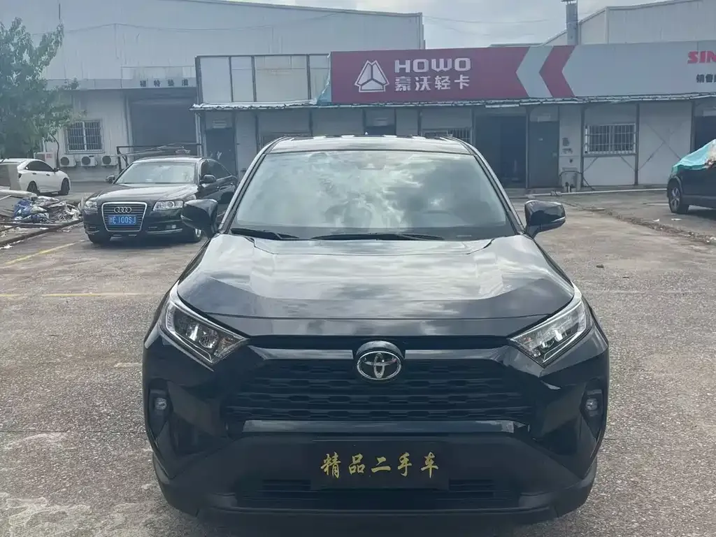 Toyota RAV4 — фото 7
