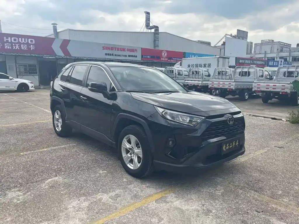 Toyota RAV4 — фото 5