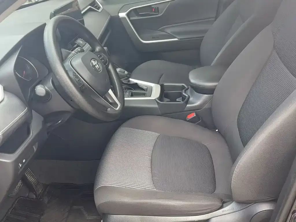 Toyota RAV4 — фото 2