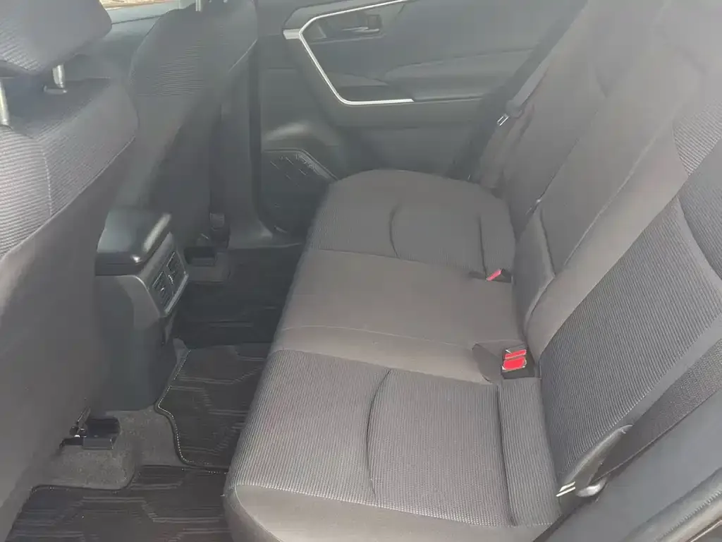 Toyota RAV4 — фото 4