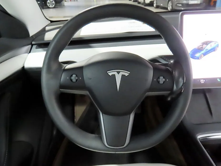 Tesla Model 3 — фото 2