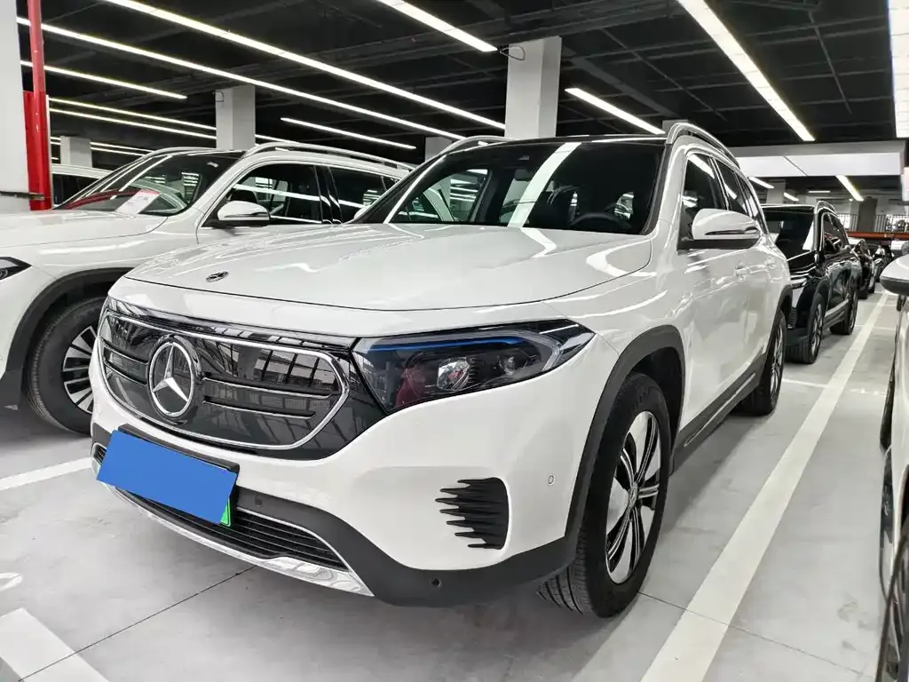 Mercedes-Benz EQB — фото 1