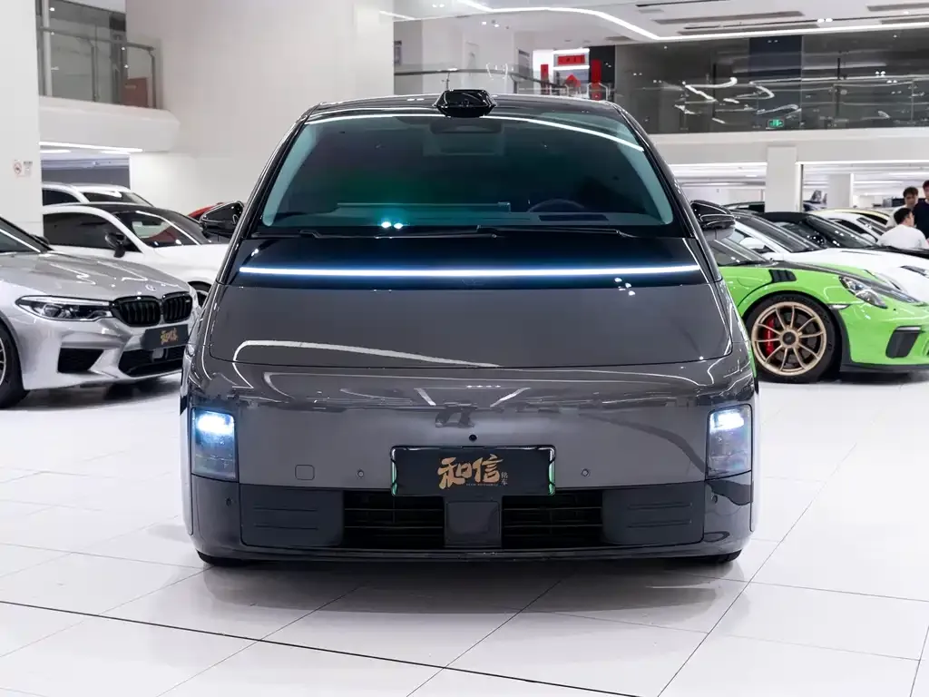 Li Auto MEGA — фото 7