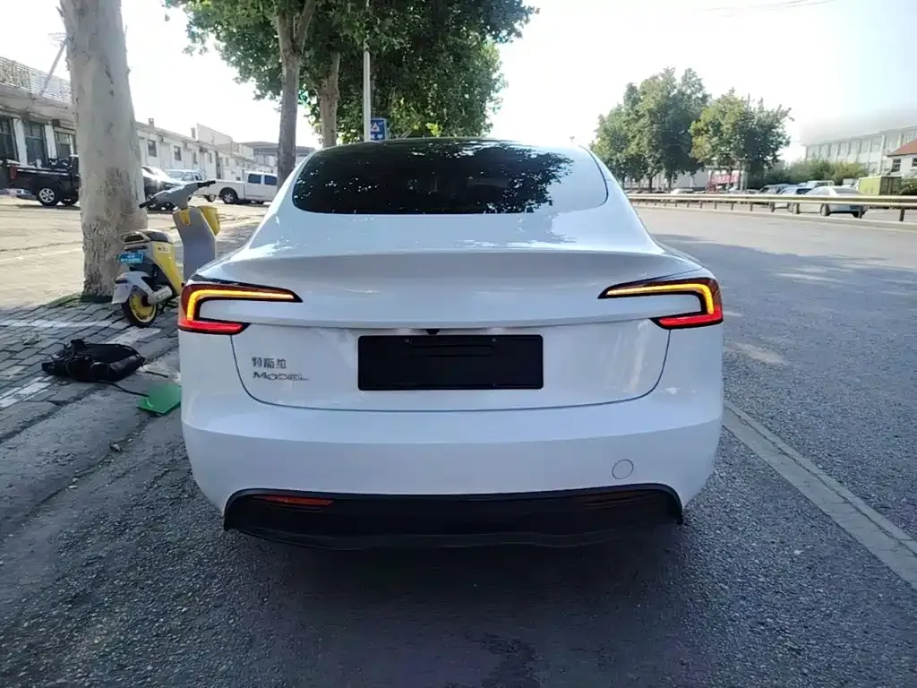 Tesla Model 3 — фото 10