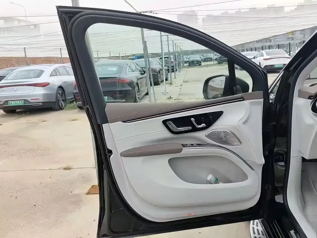 Mercedes-Benz EQS SUV — фото 8