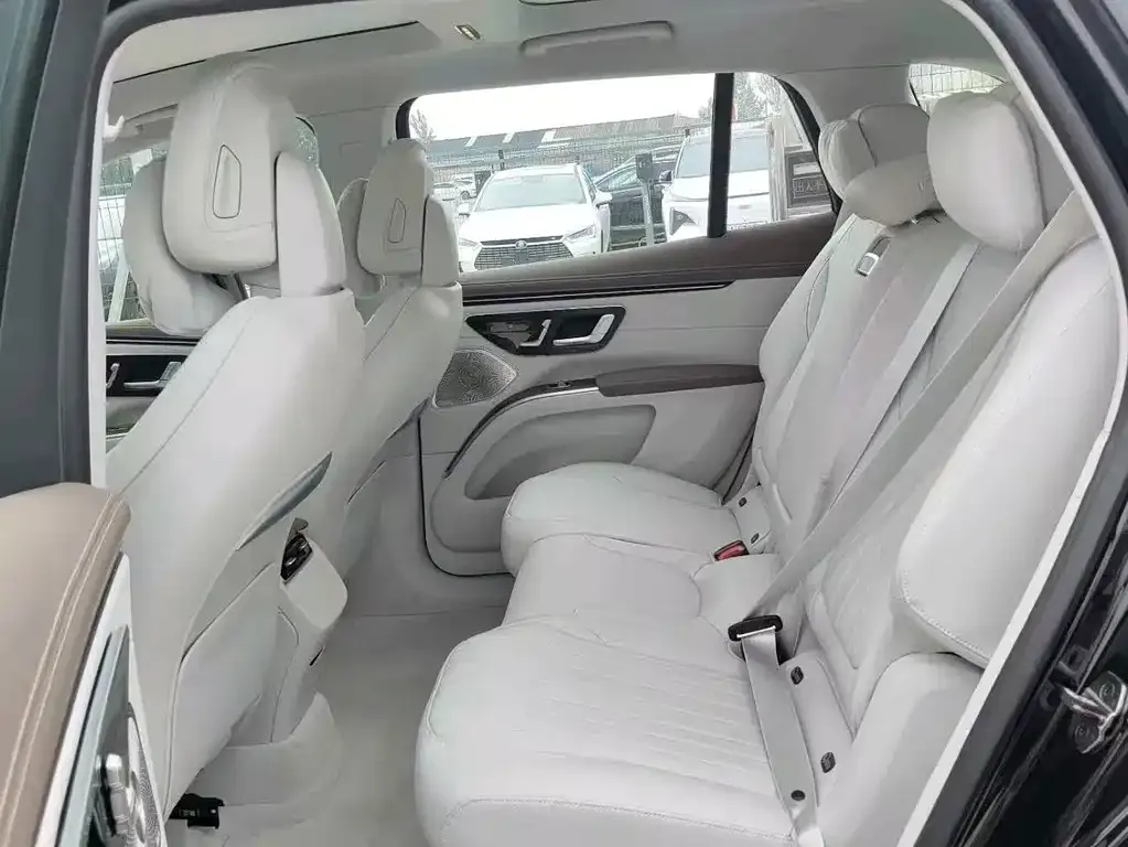 Mercedes-Benz EQS SUV — фото 4