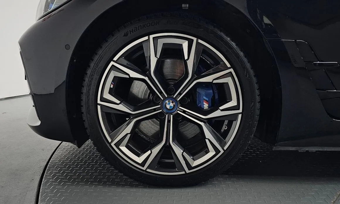 BMW i4 — фото 5