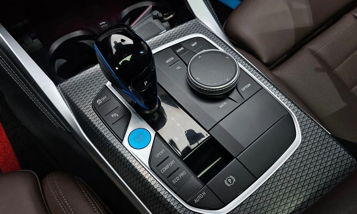 BMW i4 — фото 7