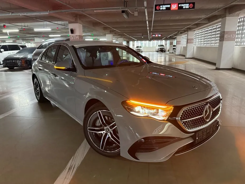 Mercedes-Benz E-Class — фото 1