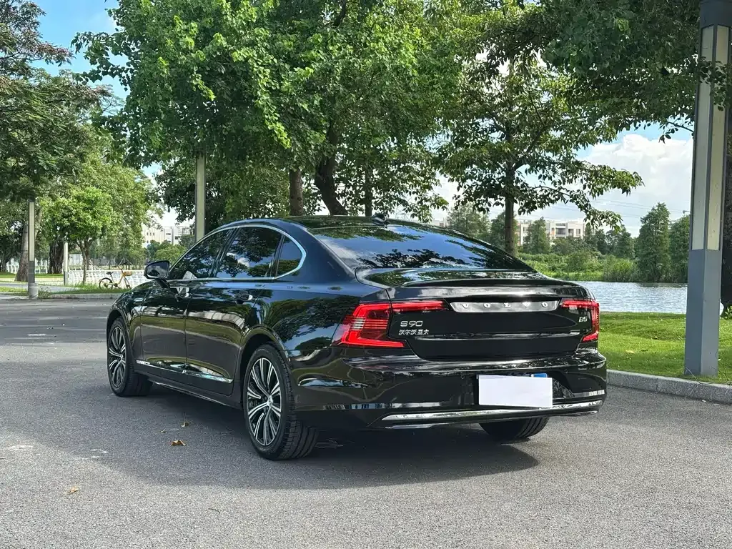 Volvo S90 — фото 9