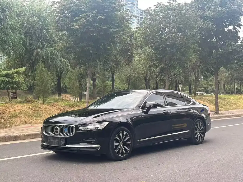 Volvo S90 — фото 1