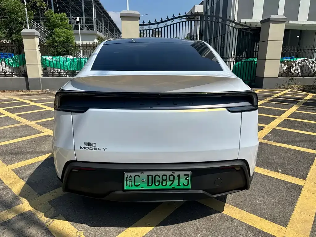 Tesla Model Y — фото 5
