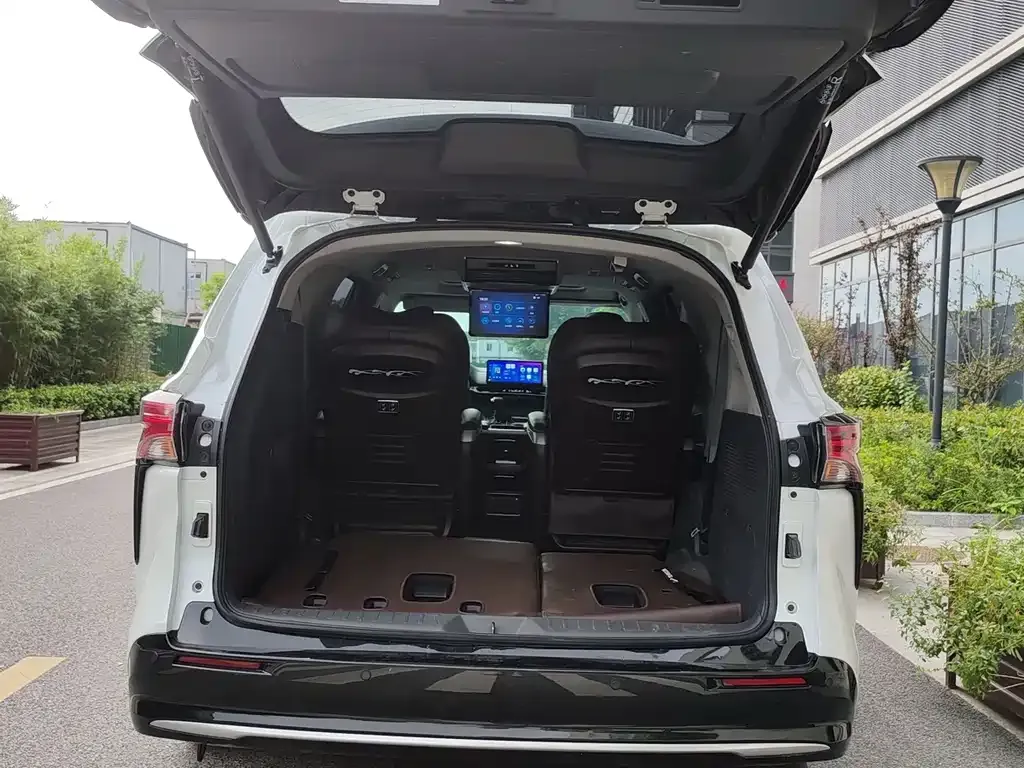 Toyota Sienna — фото 10