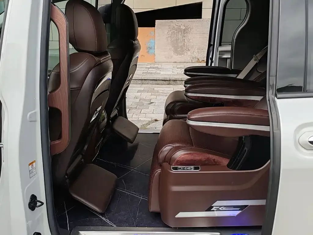 Toyota Sienna — фото 3