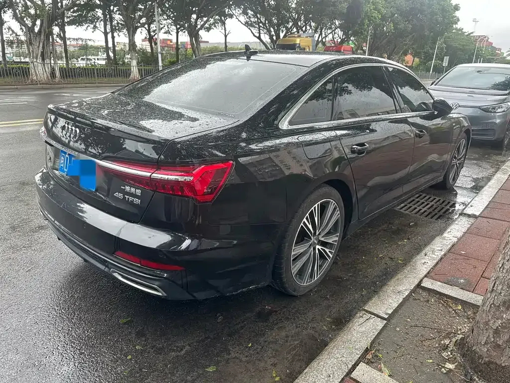 Audi A6L — фото 8