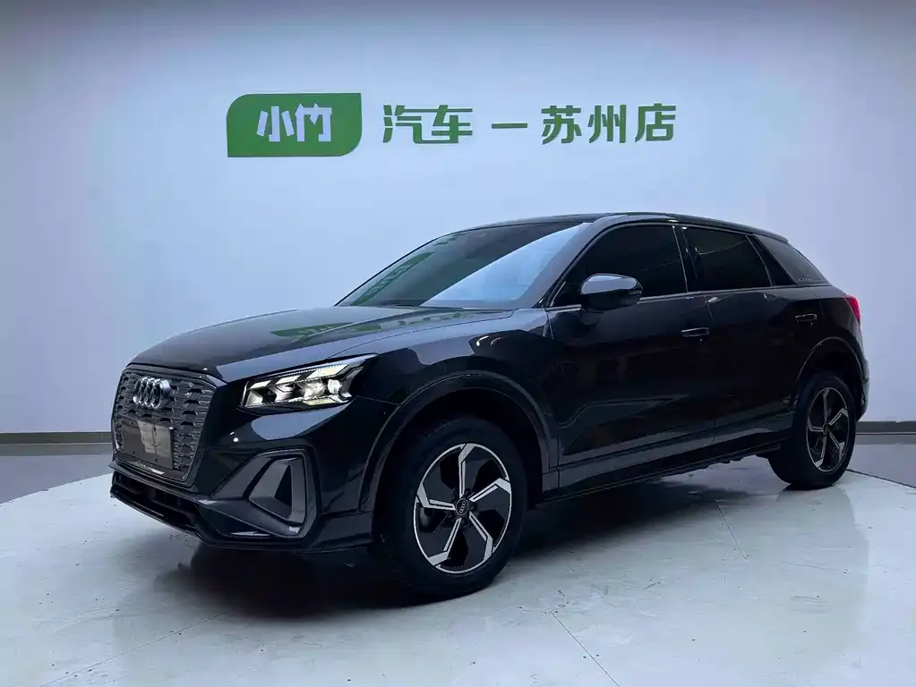 Audi Q2L e-tron — фото 1